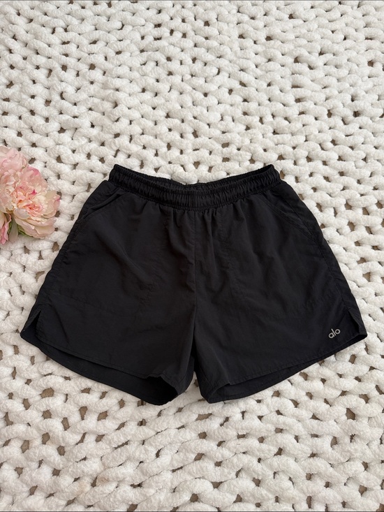 ALO Yoga Pants - Alo Alumni Black Shorts Size M